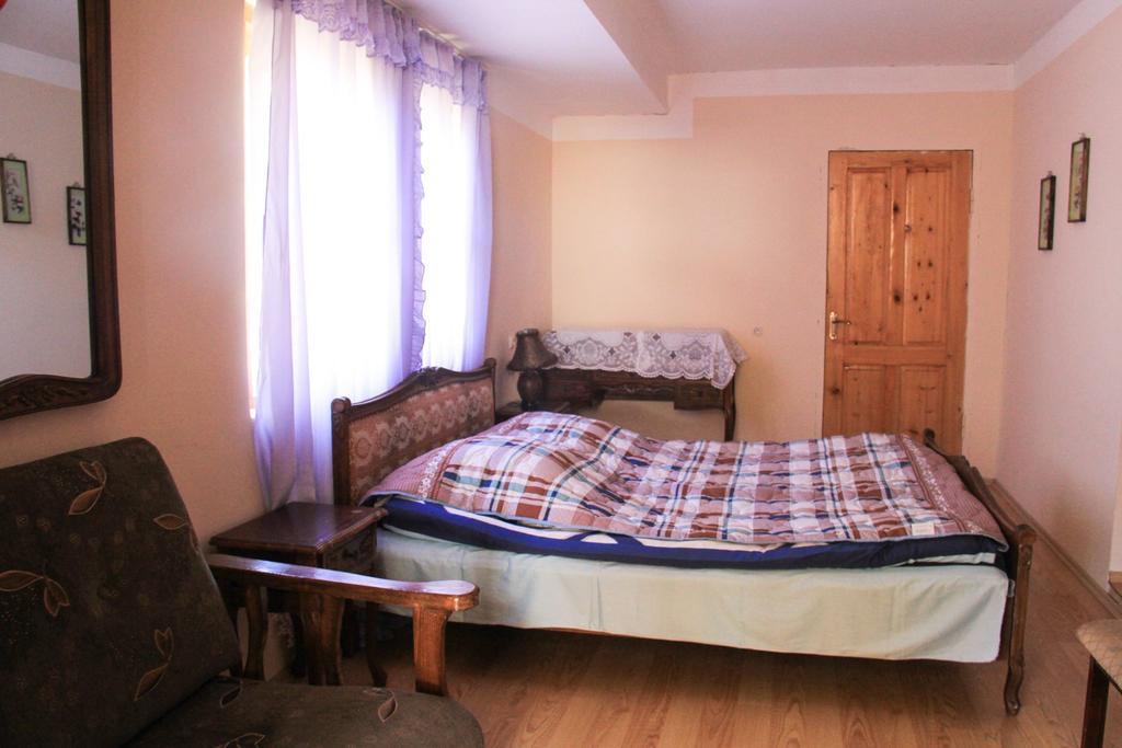 Dodo Japaridze Guesthouse Μέστια Δωμάτιο φωτογραφία