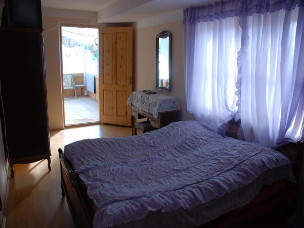 Dodo Japaridze Guesthouse Μέστια Δωμάτιο φωτογραφία